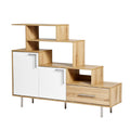 Moderne houten dressoir met asymmetrische planken en opbergruimte